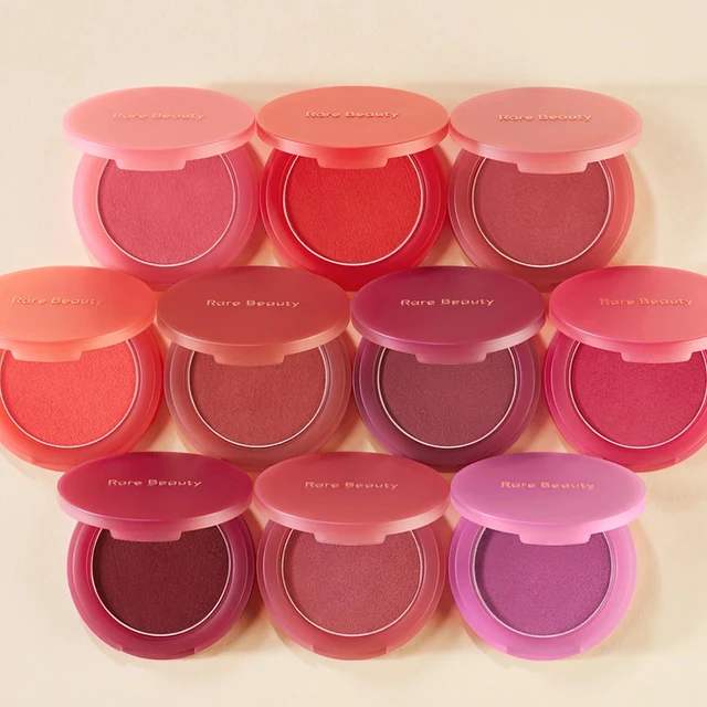 Rare Beauty The Cream To Powder Blush : une couleur rêveuse et un effet mat longue tenue, flou et discret, sans accentuer la texture de la peau. 1