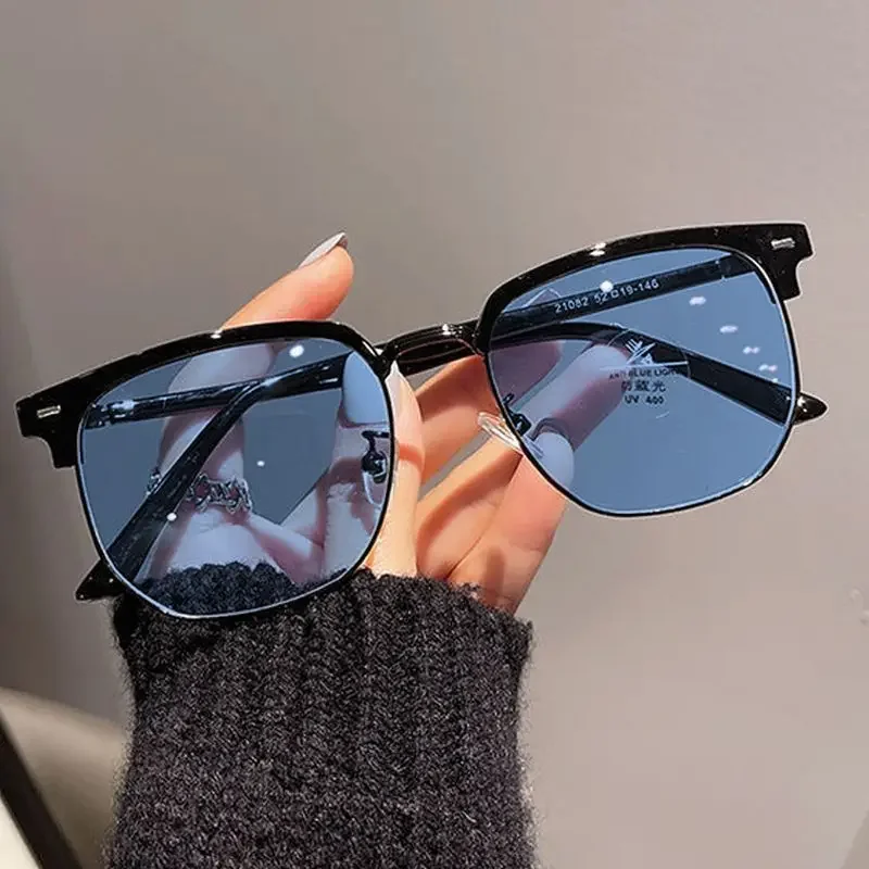 Chic Blue Light Blocking Photochromic Glasses