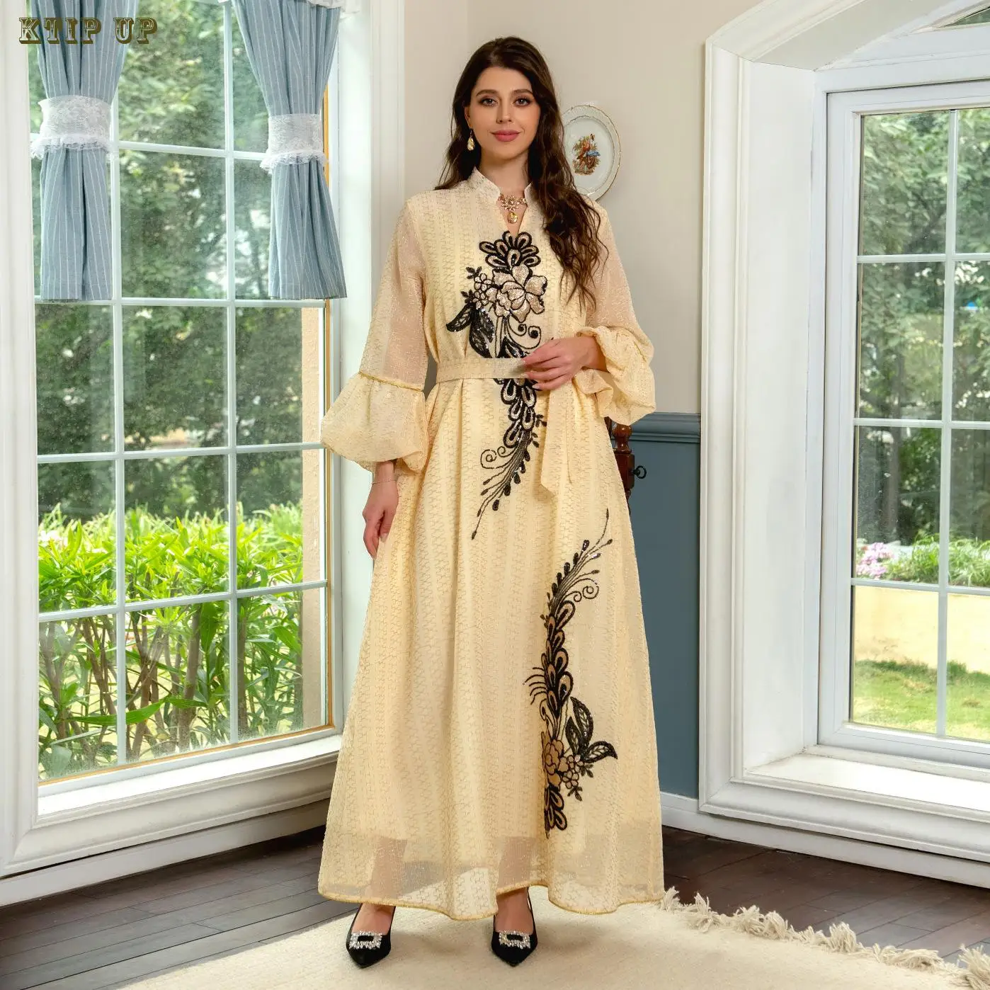 

Middle Eastern New Sequin Embroidered Long Dress With Arabic Embroidery Kaftan Elegant Muslim Fashion Ethnic Women's Wear Abaya