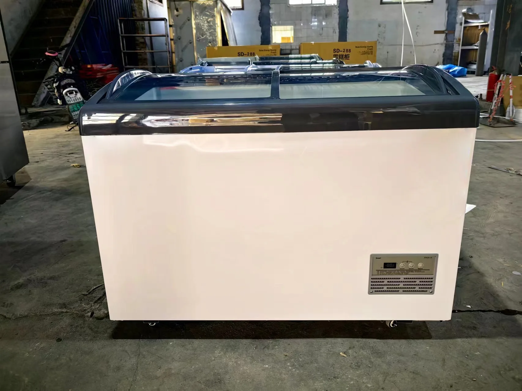Commercial Mini Ice Cream Fridge Display Freezer 130L for Sale