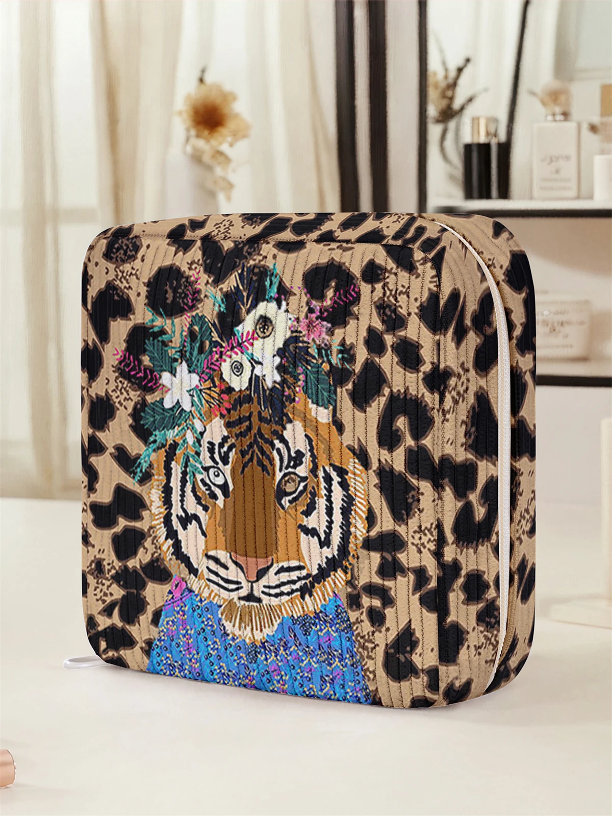 Leopard print sanitary napkin storage bag, women's lightweight tissue bag, sanitary tissue bag