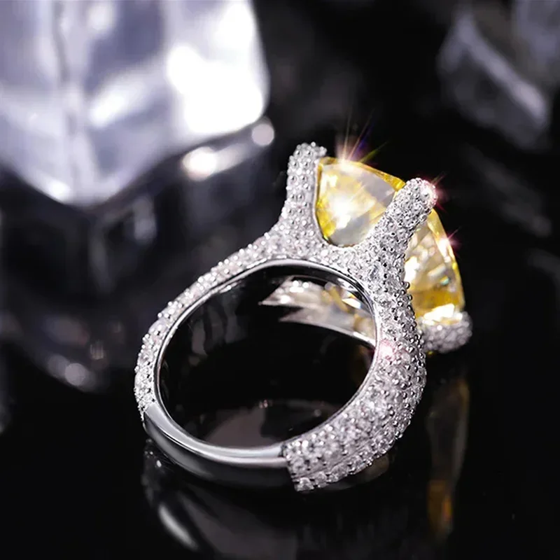 2026 New Geometric Luxury Ring with European and American Style, Dense Set Round Zircon, Elegant Noble Yellow 3