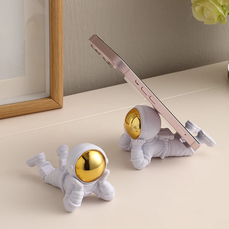 Desktop astronaut ornaments spaceman statue phone holder for home office decor