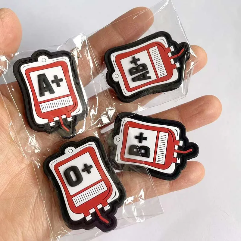 PVC 고무 엠블럼 혈액 가방 혈액형 패치 A + B + AB + O + POS 유니폼 헬멧 배낭 용 후크 루프가있는 전술 배지 패치