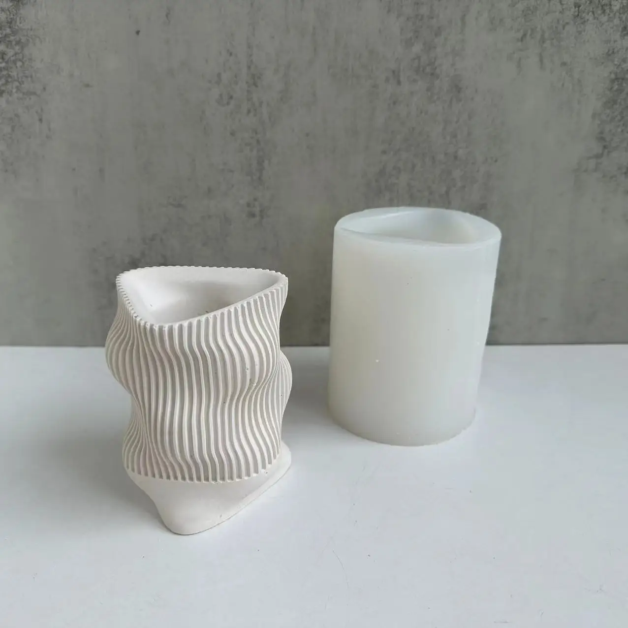 

Water Ripple Striped Pen Holder Silicone Mold Succulent Flower Pot Plaster Mould Cement Drip Molds for Concrete