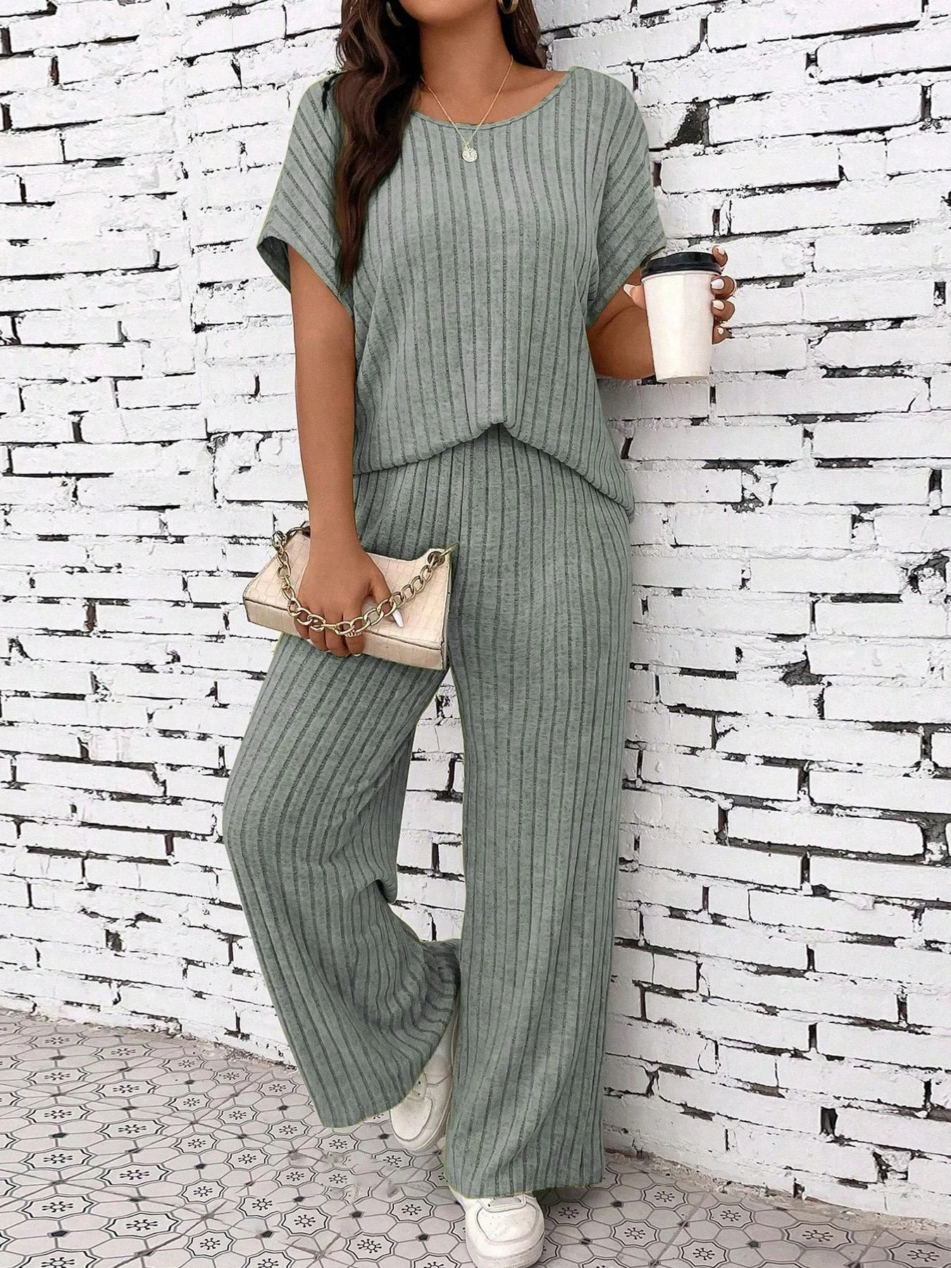 2 Counts Women's Plus Size Textured Batwing Sleeve Tee & Elastic Waist Pants Set, Casual Short Sleeve T-shirt & Straight Leg Tro 5