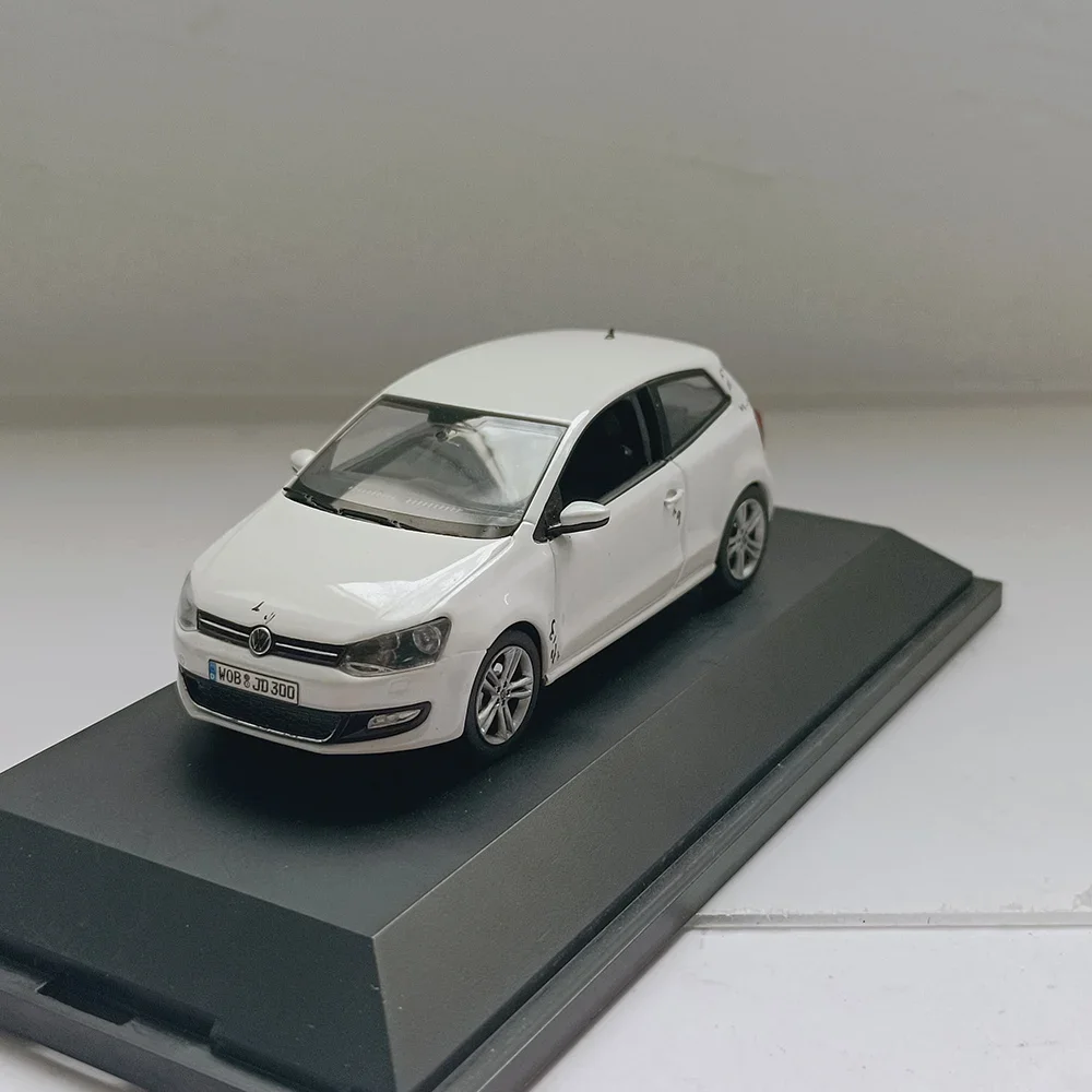 Paint Surface Rash Simulation Die-cast 1:43 Scale Alloy Polo Car Model ...
