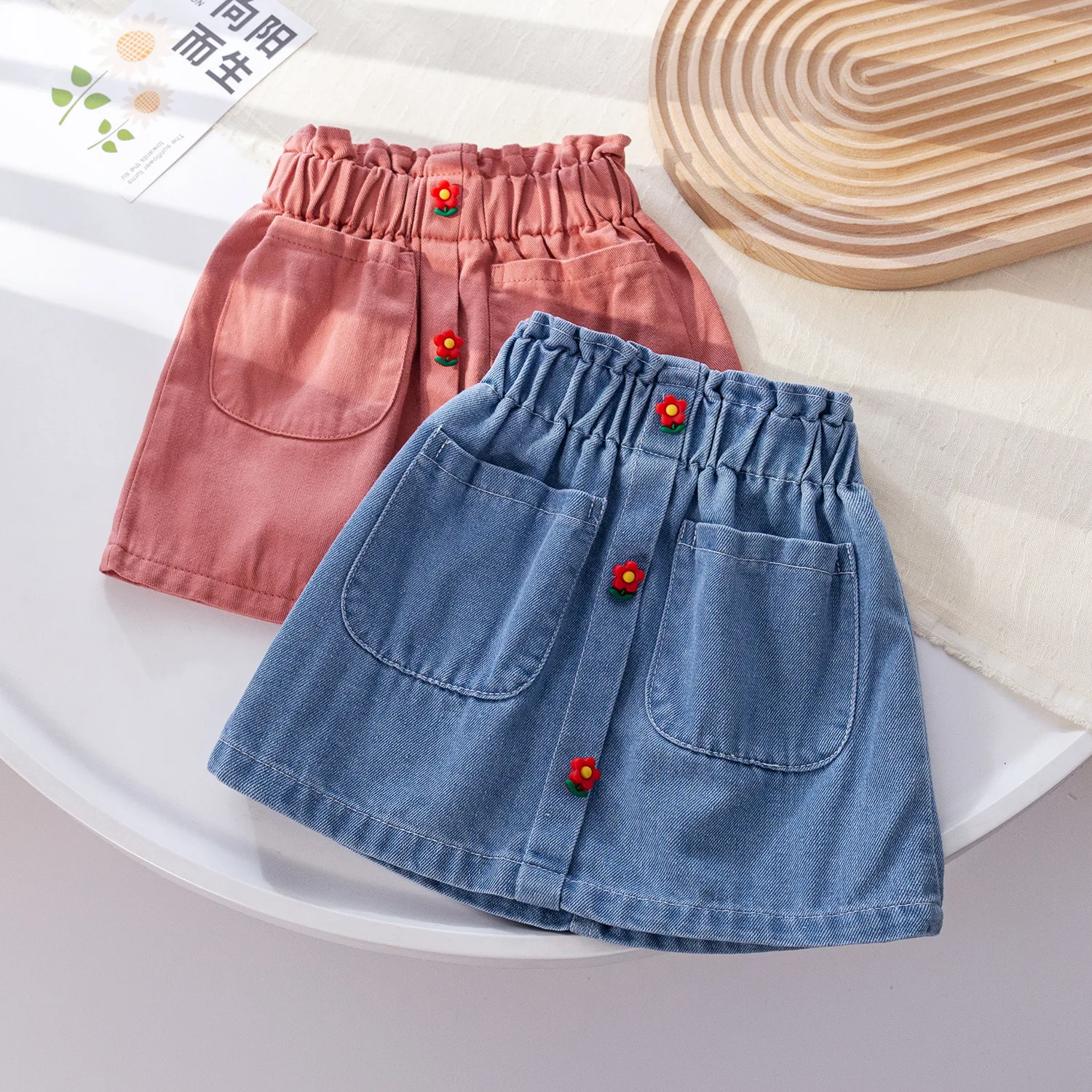 

Summer New 2024 Baby Girls Fashion Denim Skirts Kids Cute Flower Decor Skirt with Pockets Children's Casual Clothing