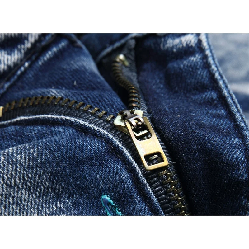 Рисунок 5 - Джинсы мужские с винтажным принтом