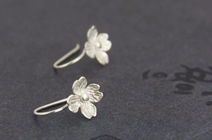 Modischer neuer Schmuck aus 925er Sterlingsilber, exquisite klassische vier florale Glücks-Ohrringe E056 – Detail 1