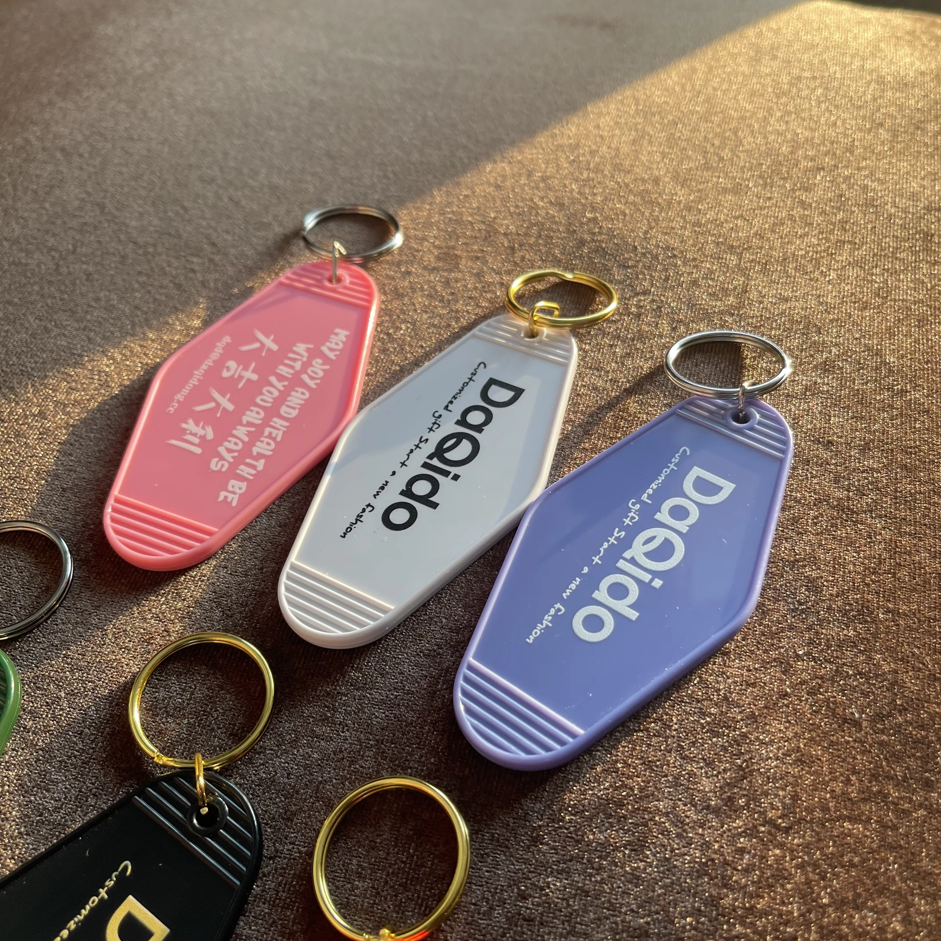 

Custom Gold Hot Stamping Craft Hotel Keychain Full Color Craft Motel Keychain
