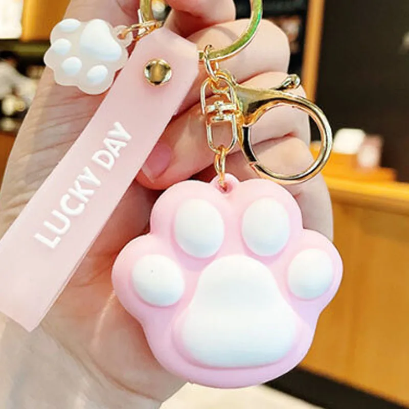 고양이 애호가와 스타일 의식적인 개인을 위한 귀엽고 실용적인 키체인