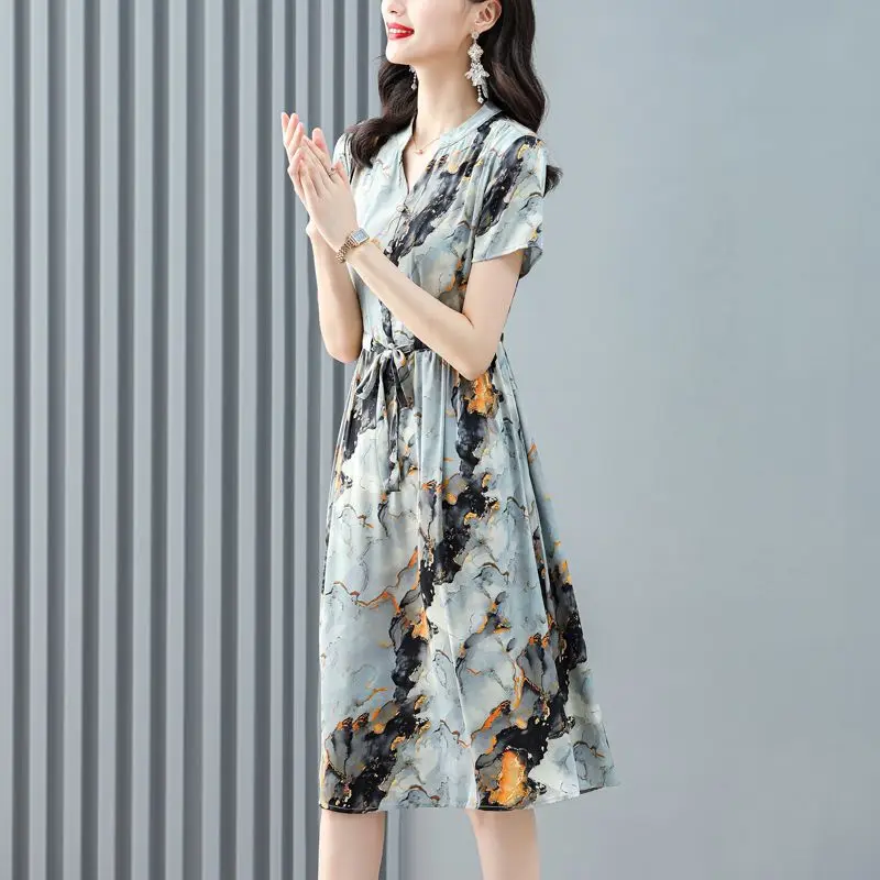 

Женское платье с коротким рукавом, V-образным вырезом и цветочным принтом