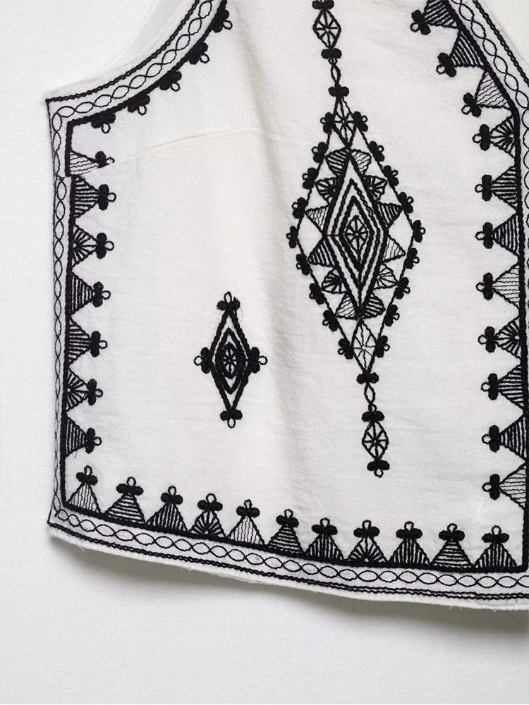 TFMLN Embroidery Shorts Set For Women 2 Pcs V Neck Sleeveless Contrast Embroidery Vest Shorts Female High Street Fashion Outfits