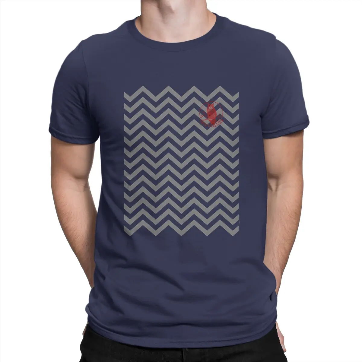 thumbnail image 1 of Camiseta de hombre con el logo de bolsillo de búho hacia atrás y hacia adelante, Twin Peaks, cuello redondo, manga corta, tela, humor, regalos de cumpleaños de alta calidad., 1 of 7