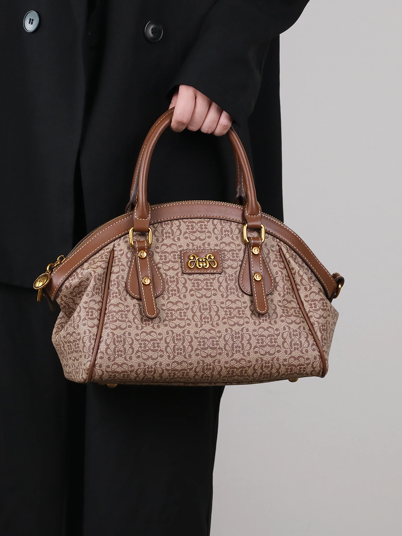 حقيبة يد عصرية فاخرة للنساء، بتصميم جديد لعام 2025...