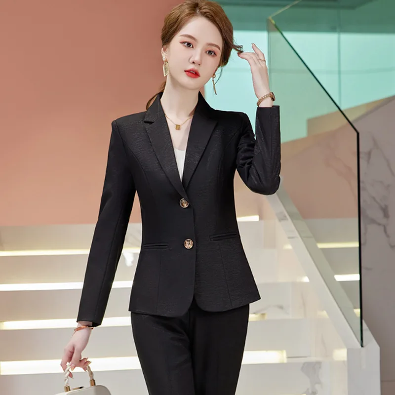 Рисунок 2 - Женский офисный Блейзер и брюки