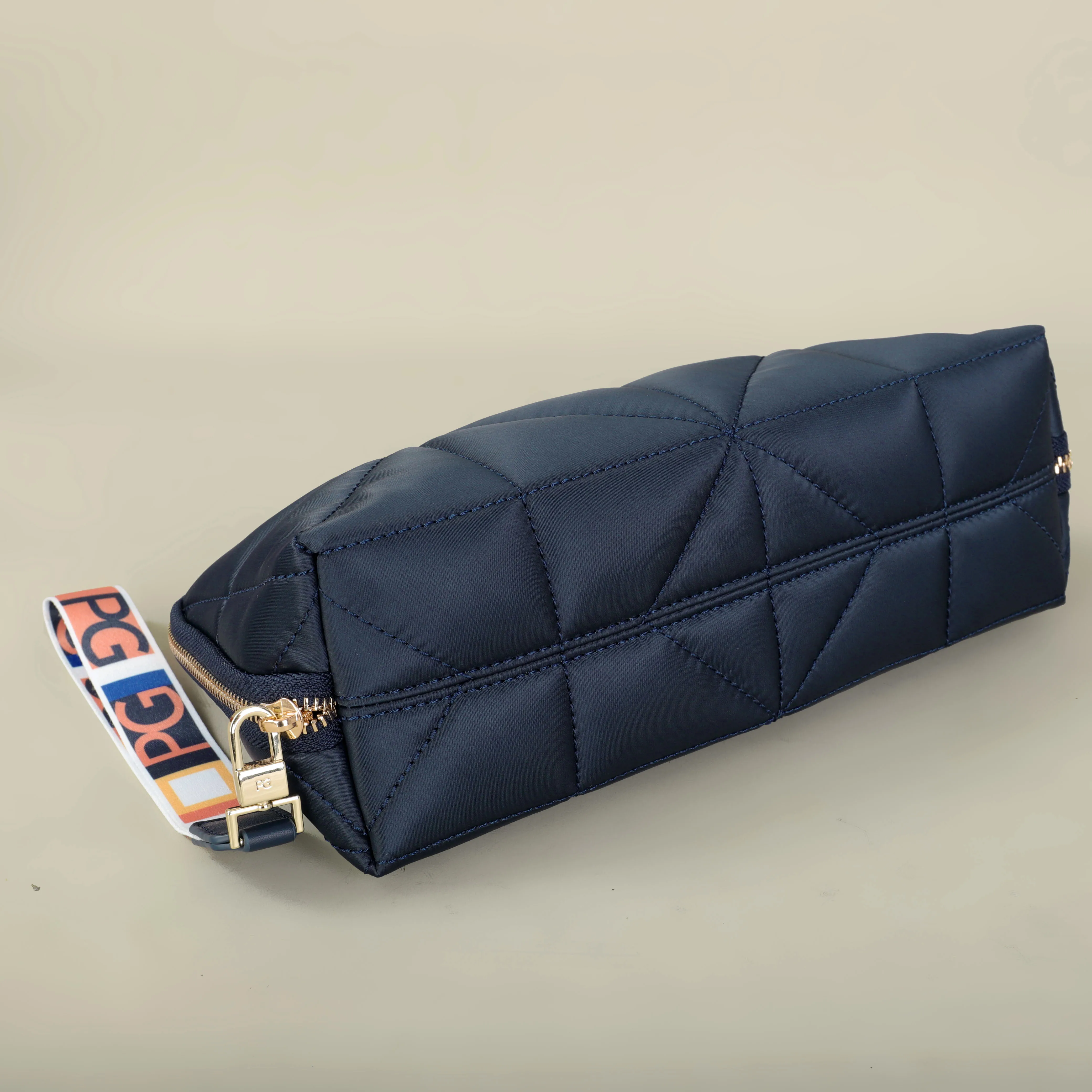 Fashionable nylon folding cosmetic handbag