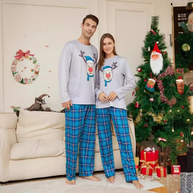 thumbnail image 4 of Conjunto familiar de pijamas navideños con estampado de cervatillo azul, conjuntos a juego para padres e hijos, blusas y pantalones a cuadros, traje de 2 piezas, pijamas de aspecto familiar navideño, 4 of 5