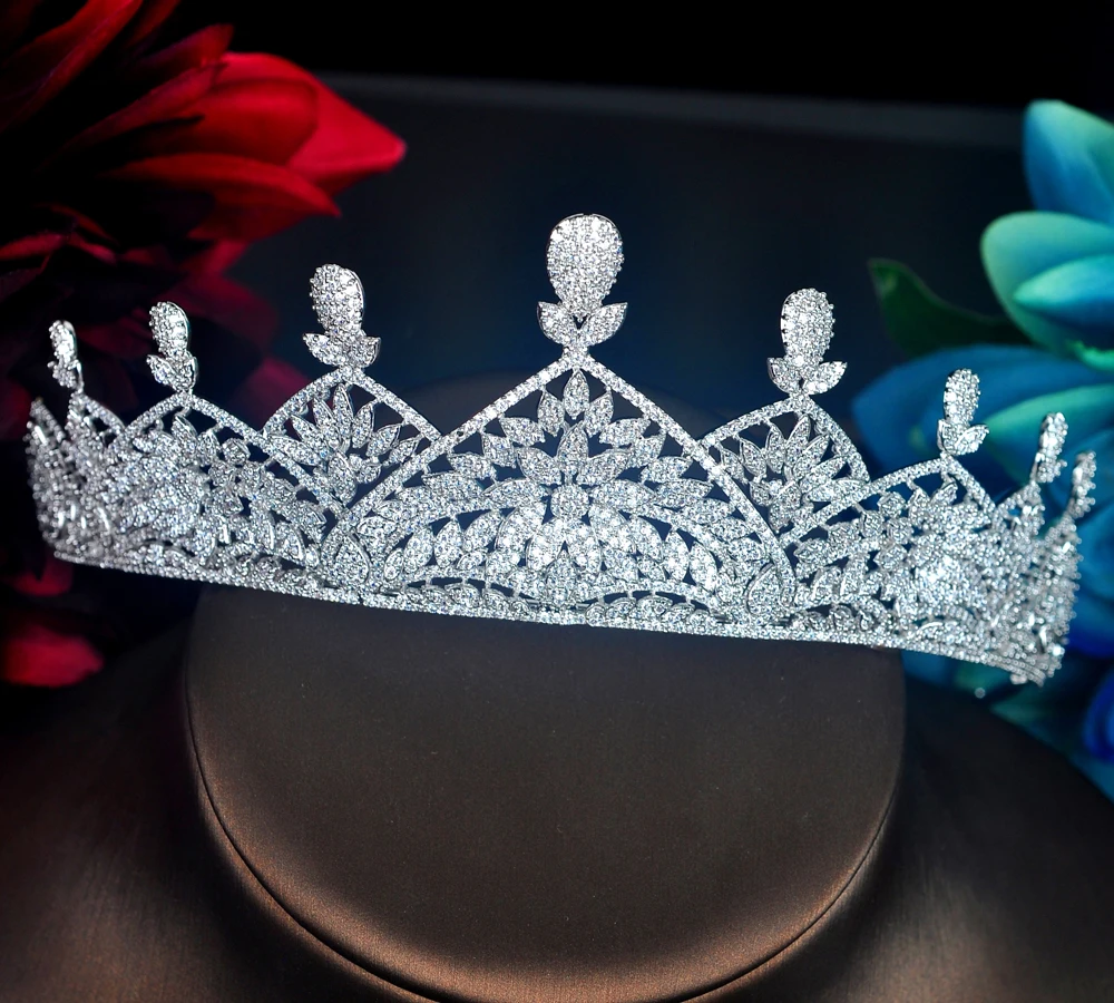 

Fashion Wedding Crown Headband Tiaras For Women Bridal Hair Accessories Beauty Flower Design Tiara Jewelry Party Gifts C-77