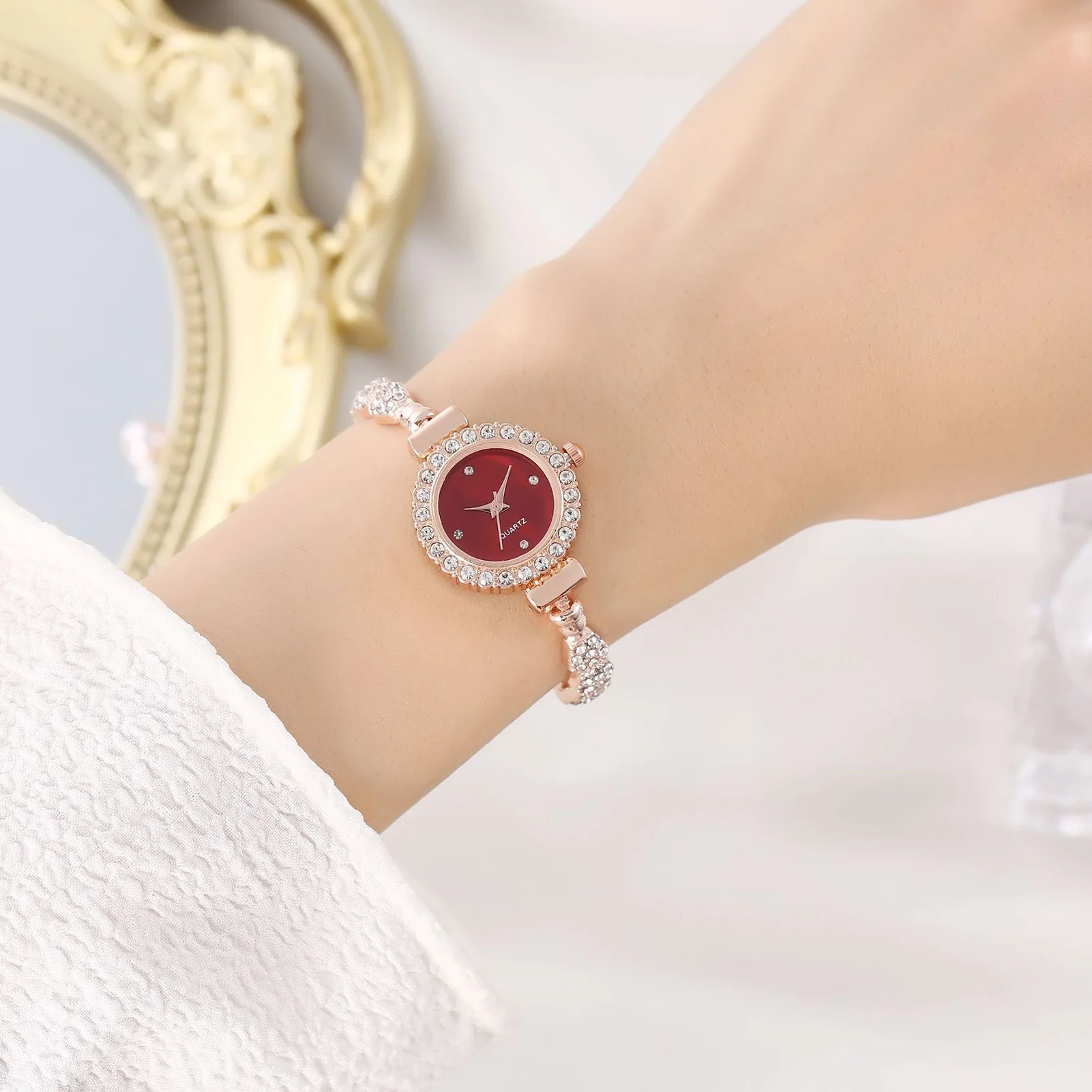 Women's Diamond Watches Bracelet High-End Design Easy Read Dial Shiny Bracelet Watches Wonderful Watches Gift for Women - 4