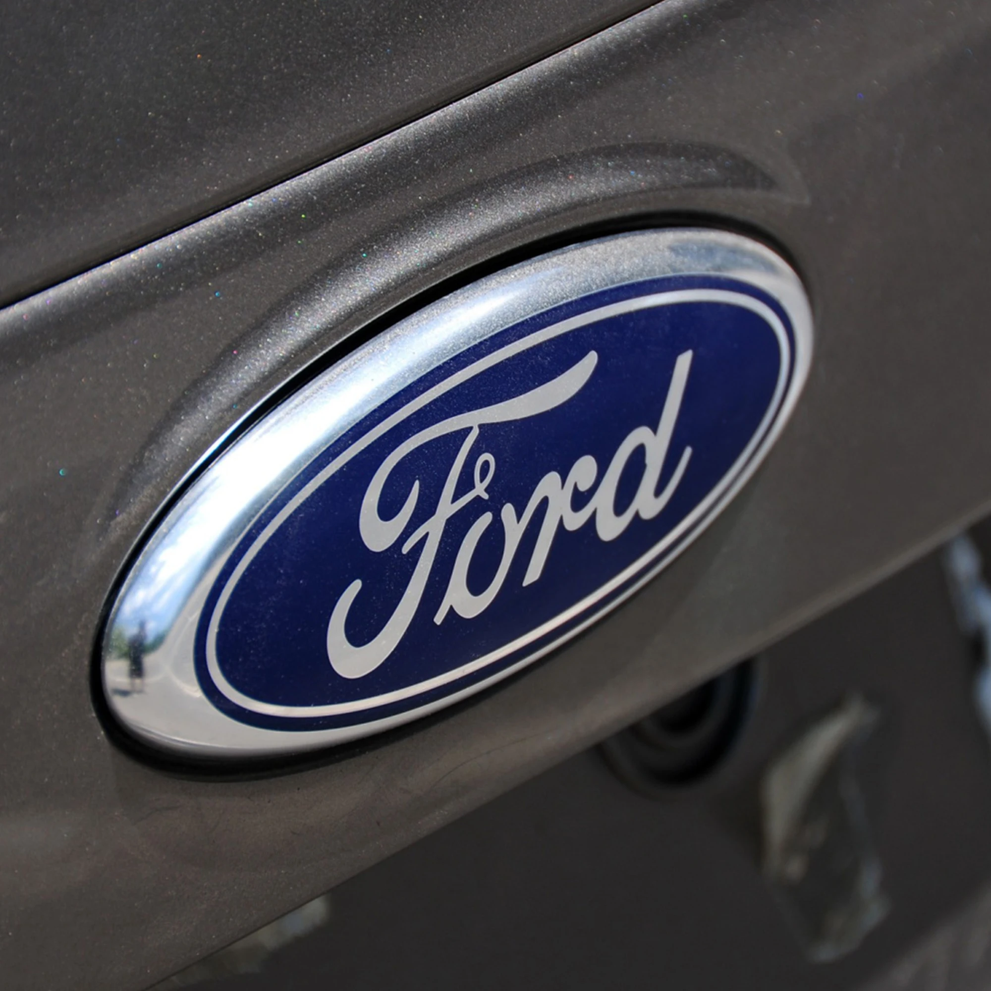 Car Grill Sticker Front Grille Emblem Rear trunk Badge Accessories for Ford Focus mk2 mk3 Fiesta mk7 Ranger Mondeo mk4 S-MAX Kuga