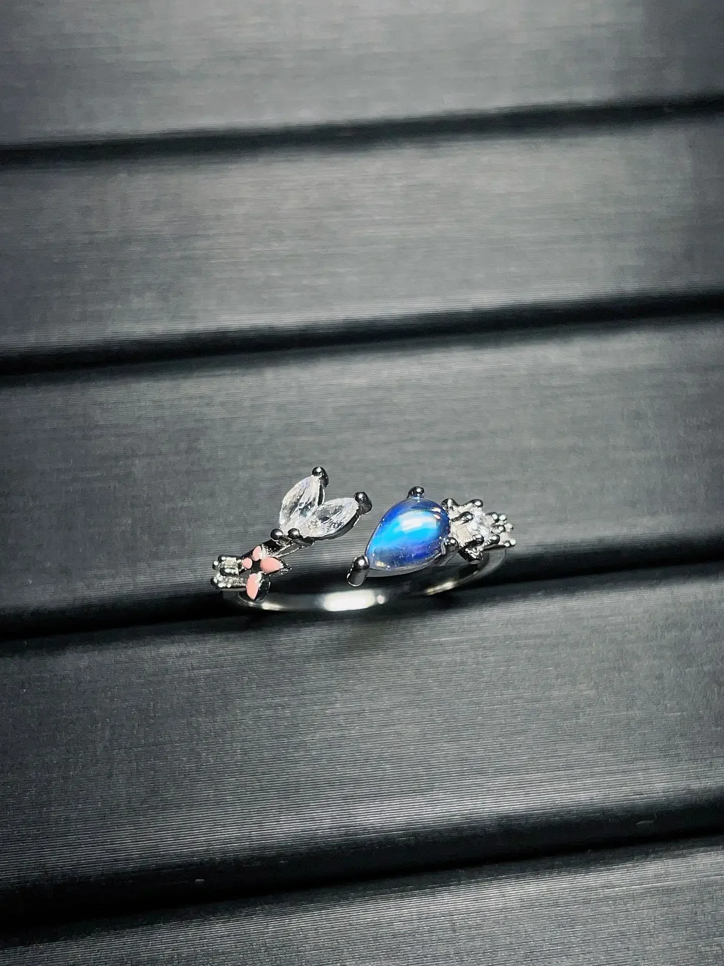 

Новинка 2023, кольцо из серебра S925 пробы с натуральным индийским лунным камнем, открытое дизайнерское кольцо с бабочкой без оптимизированного основного камня