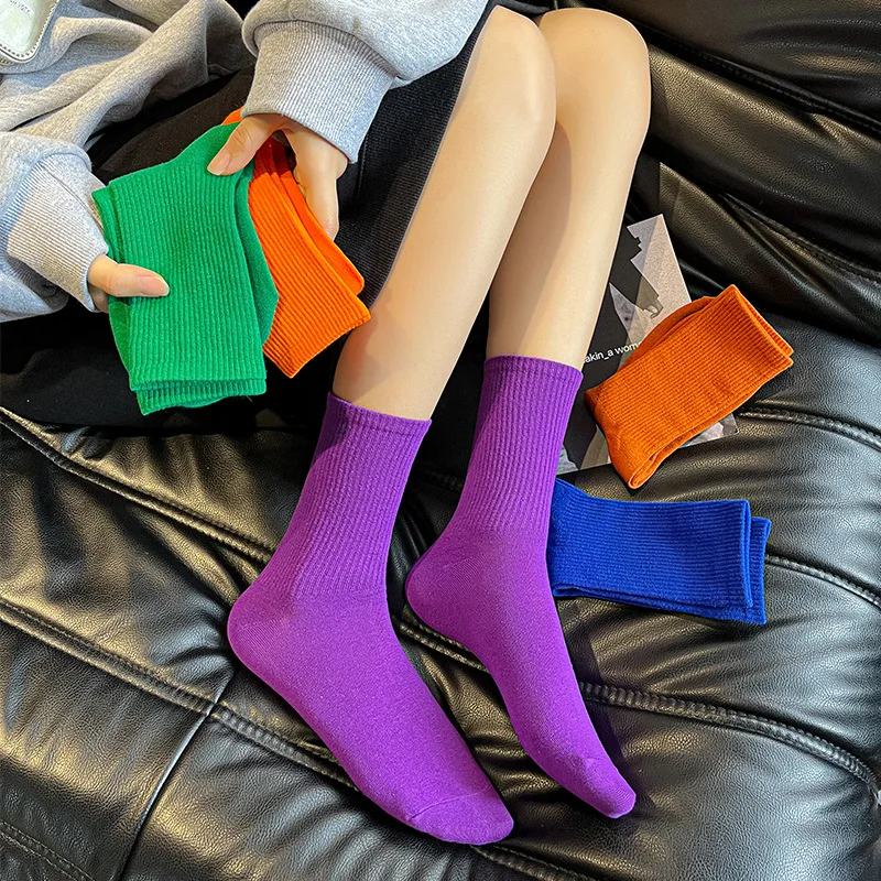 Description Picture 4 of itemUnisex Casual Cotton Socks Round Neck Mid Tube Fashionable Solid Color Breathable Socks Autumn Women Girls Stockings Hosiery