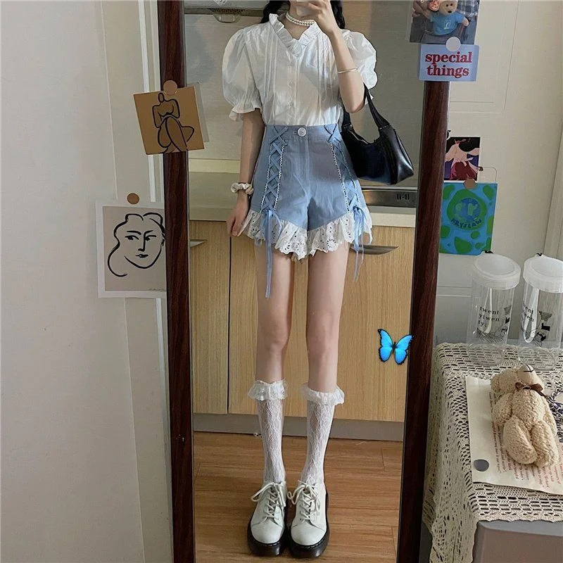 2023 summer niche sweet and spicy style, solid color, fresh temperament, wooden ear edge design, lace patchwork shorts for women
