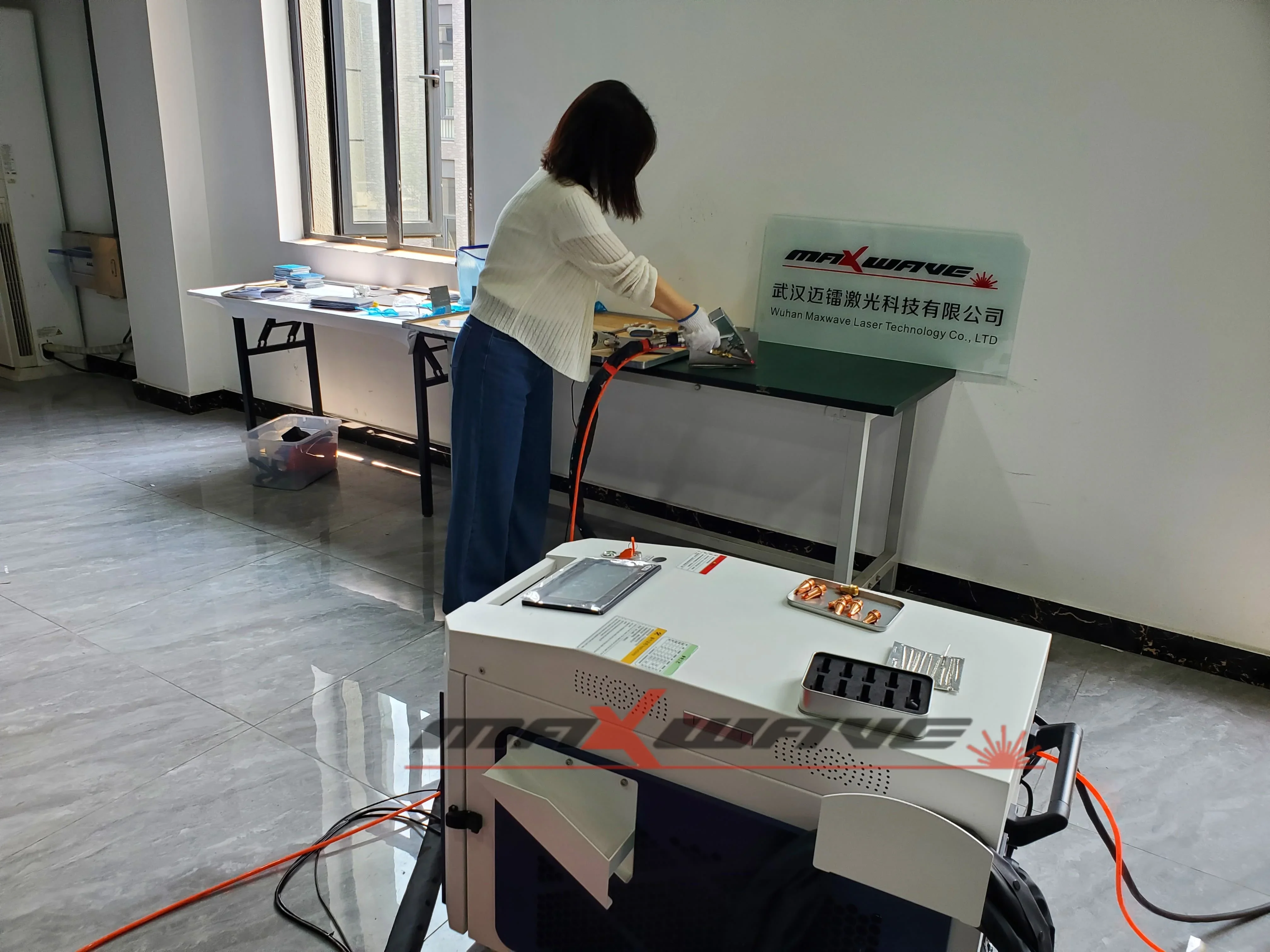 1500W Portable Small Fiber Laser Welding Cleaning Cutting Machine With JPT Max Raycus Reci Laser Source 3