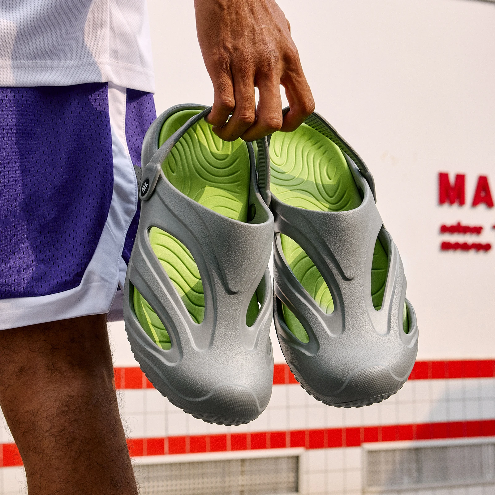 Fashion Non Slip Sports Slippers - Close Up