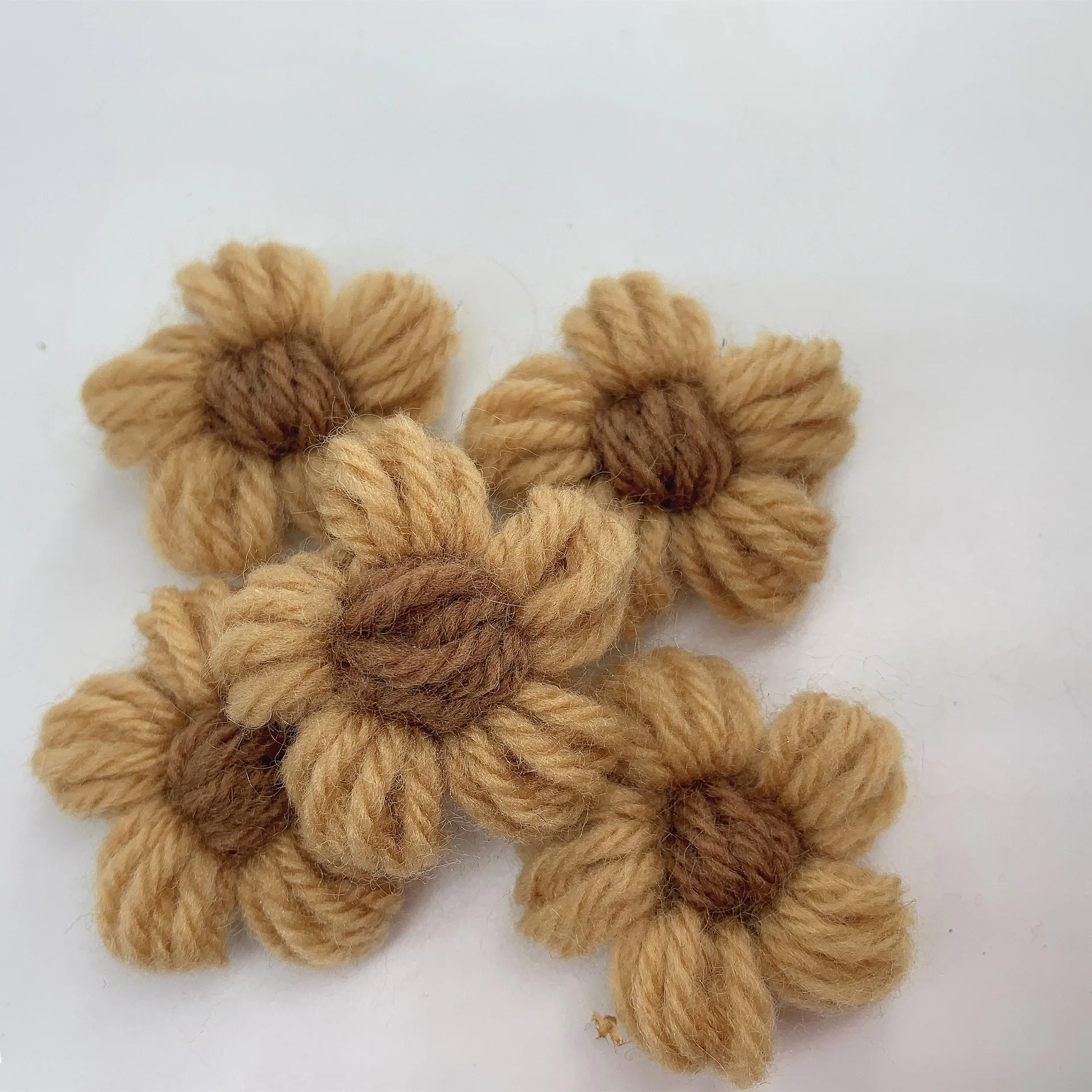 Hand-Woven Flower Wool Crochet Yarn Textile Flower Handmade Weeding Flowers Clothing accessories colorful puff flower 20pcs crochet yarn