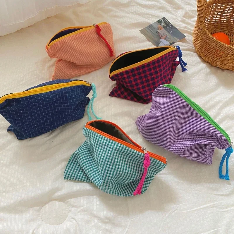 Women Girls Plaid Makeup Bag Cotton and Linen Cosmetic Bag with Zipper Pouch Simple Portable Large Capacity Storage Bag Fashion