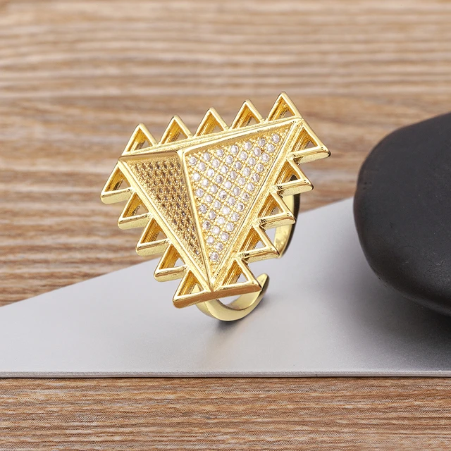 Modern Renaissance Pyramid Ring in 18K Yellow Gold with Diamonds, 17.6mm |  David Yurman
