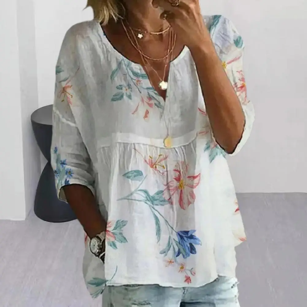 Casual Loose Fit T-shirt Floral Print V-neck Casual T-shirt Breathable Loose Fit Women's Summer Top with Retro Print Pullover