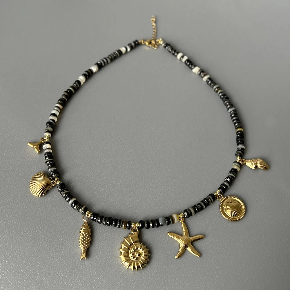 Collana di perline di pietra naturale colorata a forma di cuore
