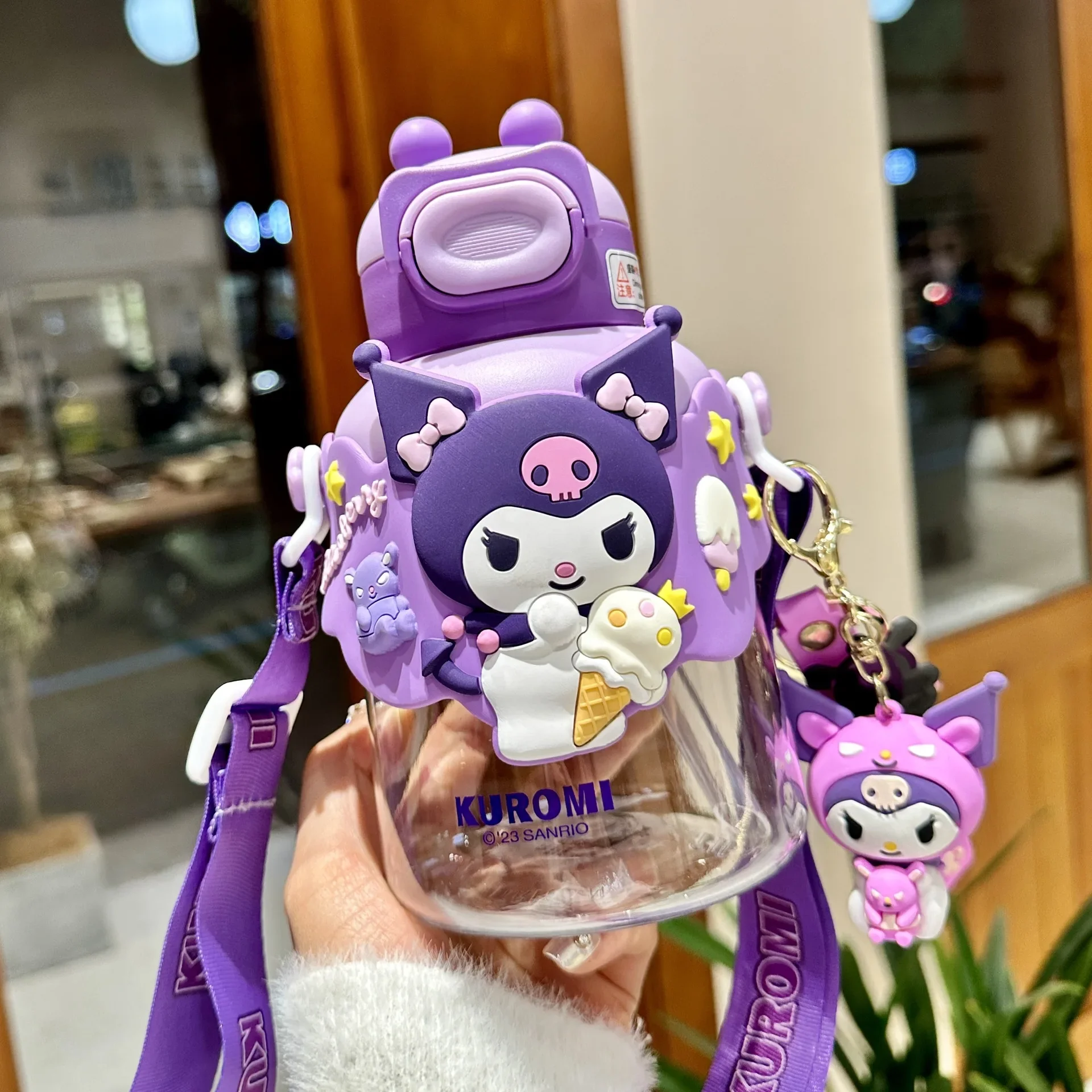 

Круглая бутылка для воды Sanrio Kuromi с соломинкой из тритана, безопасная пластиковая бутылка, термостойкая, для детей, 700 мл