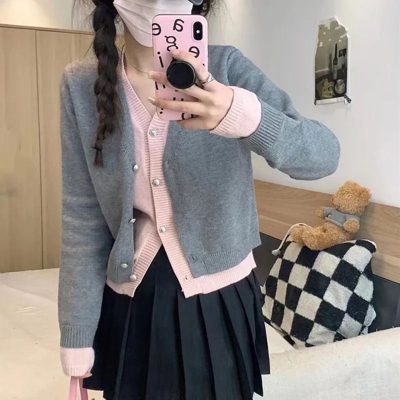 

Женский трикотажный кардиган с V-образным вырезом, на пуговицах