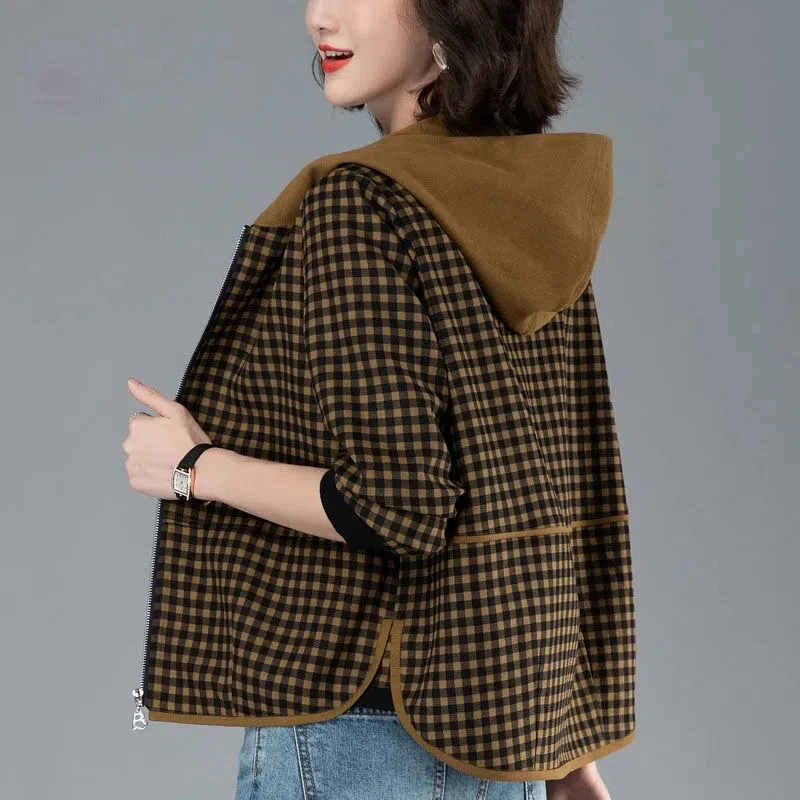 

Checkered Short Coat Women's Spring and Autumn 2023 New Loose Size Large Middle aged Mom Fashion Small Jacket Top Female Outwear