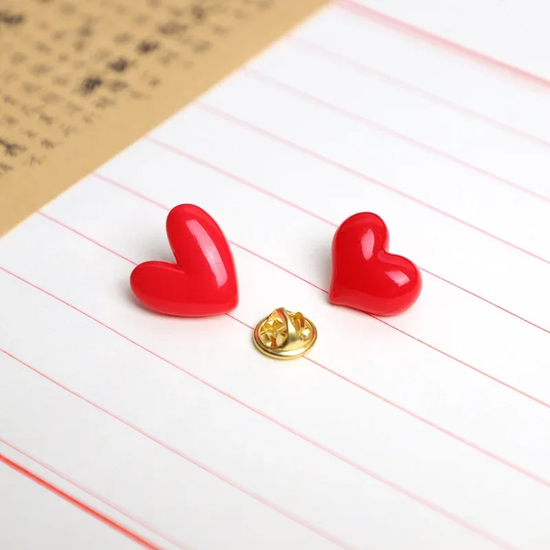 2pcs Cute Red Heart Badges for Woman Mini Cartoon Heart Resin Pins Decorative Pins Lovers' Gift Pins Clothes Bag Decorations