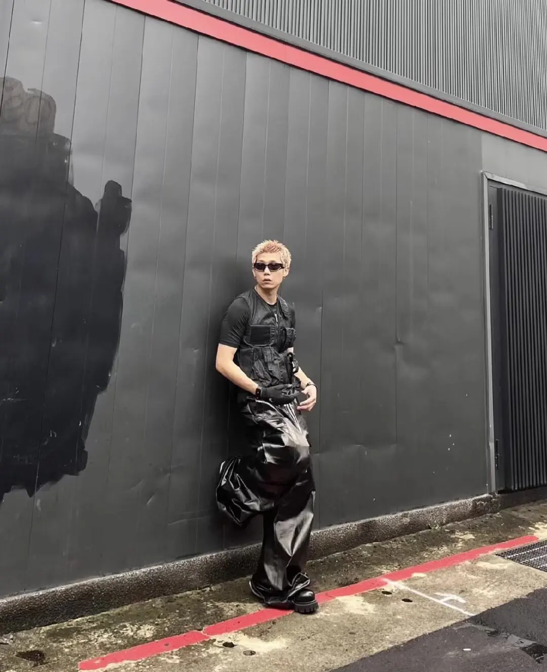Men Cargo Pants Cool Black Shiny Reflective Pu Leather Wide Leg Pants for Men Drawstring Waist Casual Loose Gothic Men's Trouser