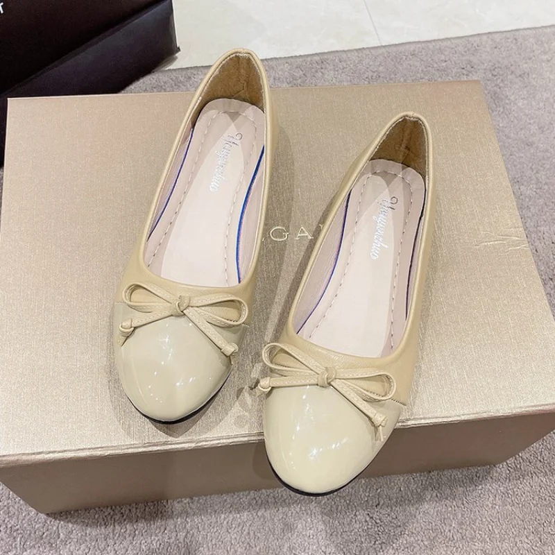 

Женские туфли с круглым носком, без застежки, Размеры 35-43