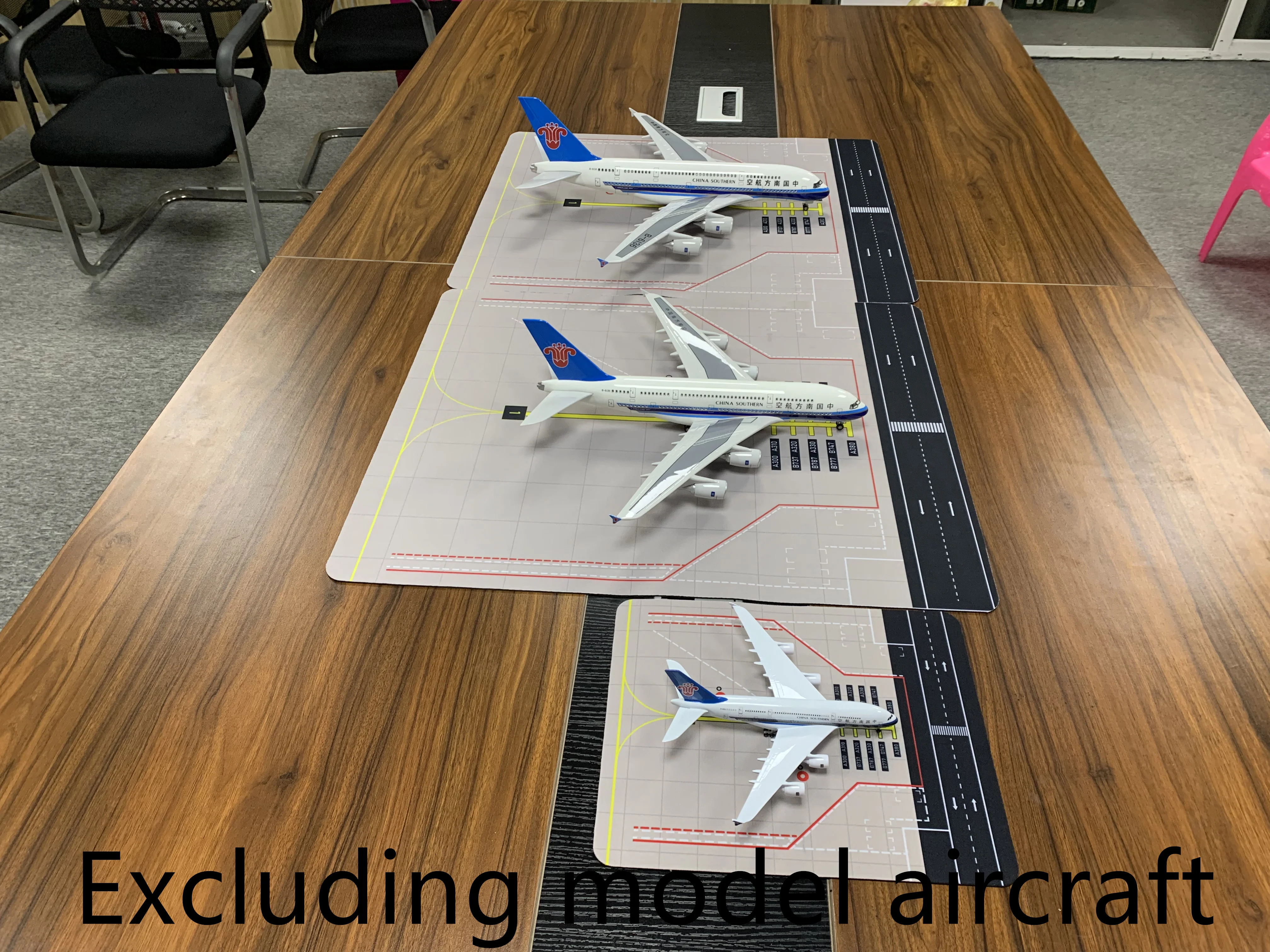 1/200 Scale Airplane Airport Module Terminal Apron Model With Lighting