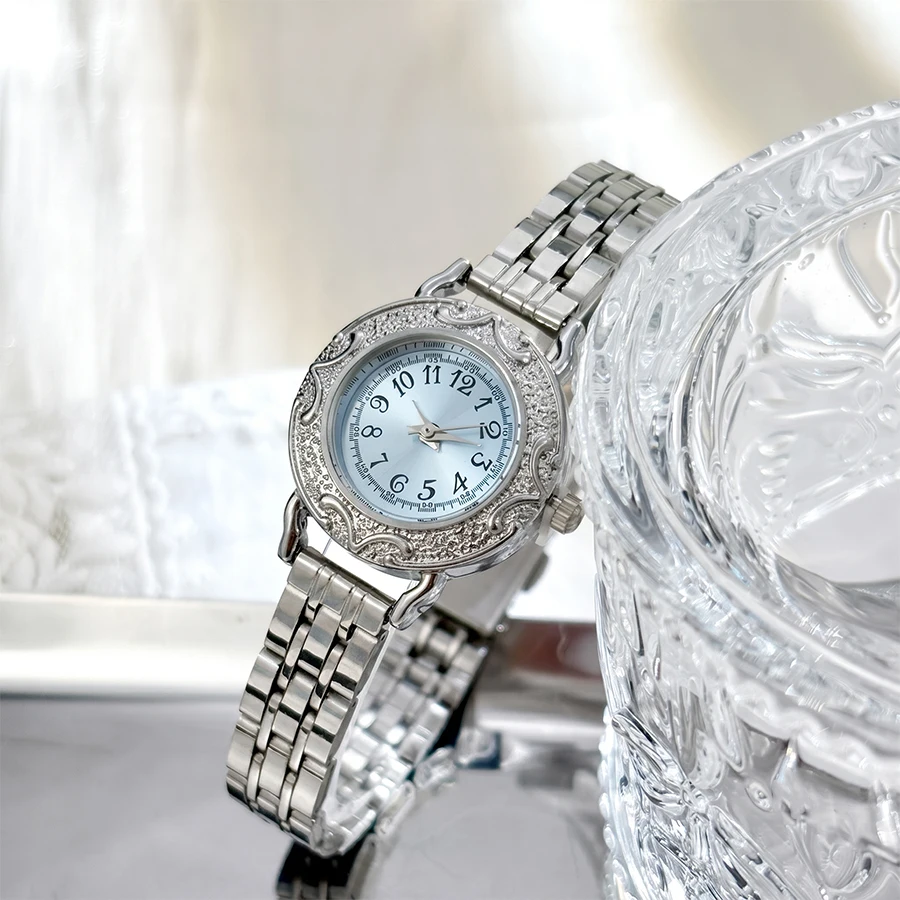 Silver Retro Carved Dial Watch with Polished Stainless Steel Strap