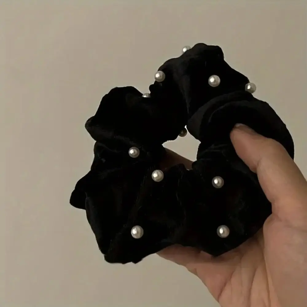 Modische Samt-Haarbänder mit Großen Perlen Besetzte Scrunchies Weiche Textur Haaraccessoires für Mädchen – Detail 6