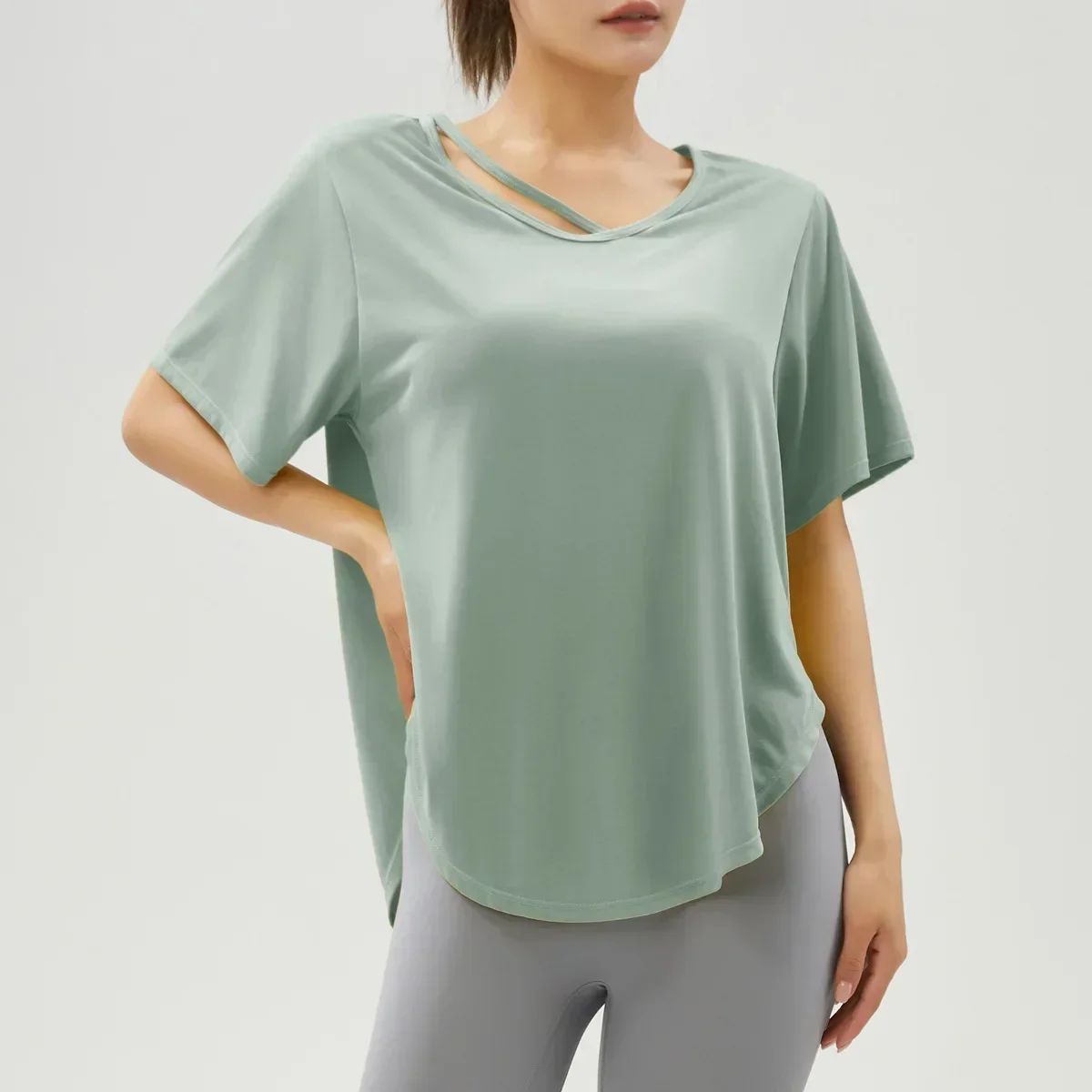 Рисунок 4 - Женские спортивные рубашки Lulu