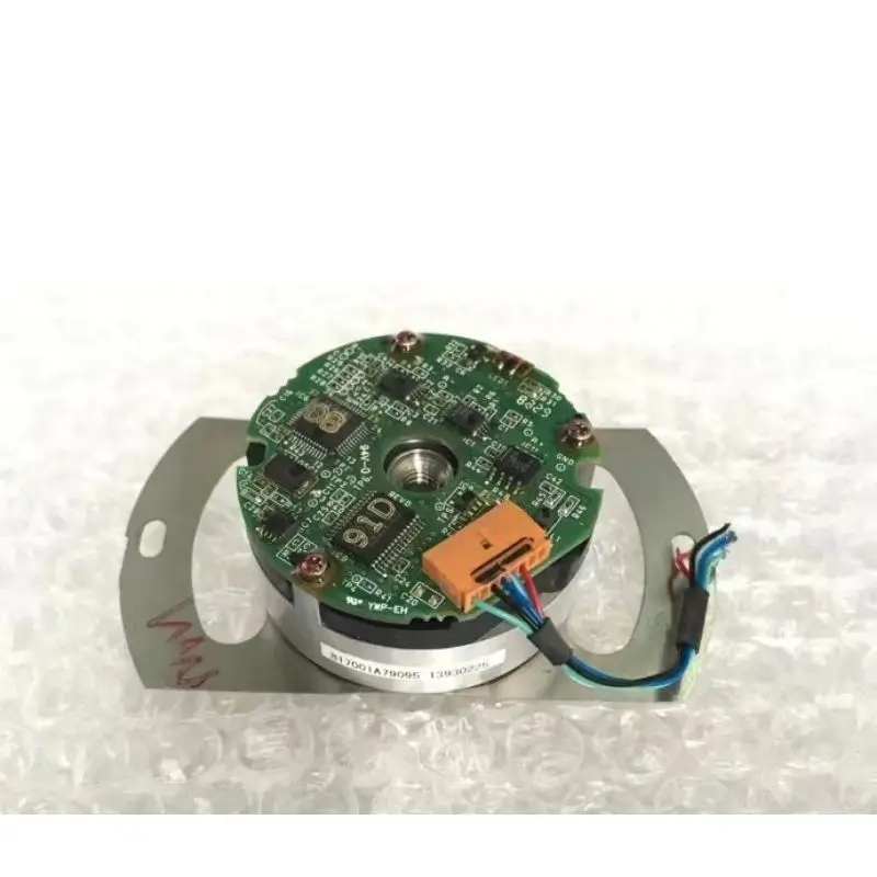 

SGMPH-04DAA61D-0Y кодировщик utsih-b13dc в хорошем состоянии