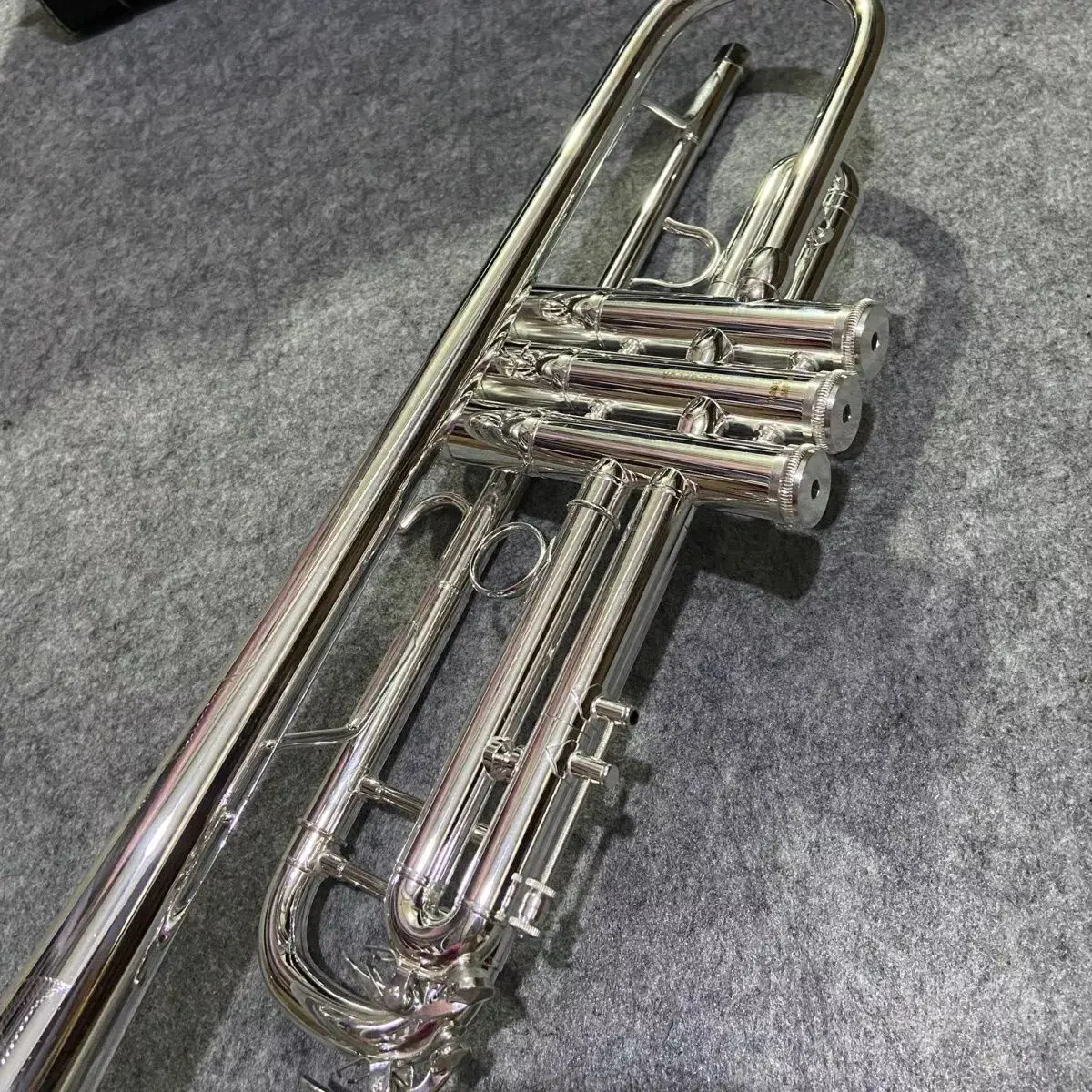 New Silver Plated Trumpet YTR-8335GS B Flat Professional Performance Trumpet