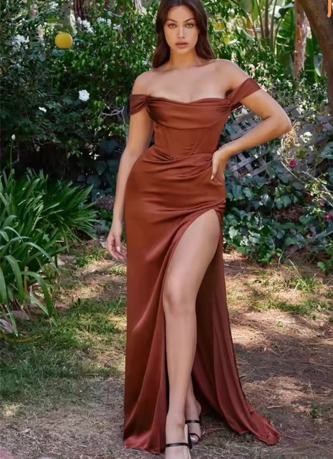 E JUE SHUNG فستان سهرة حورية البحر كشكش