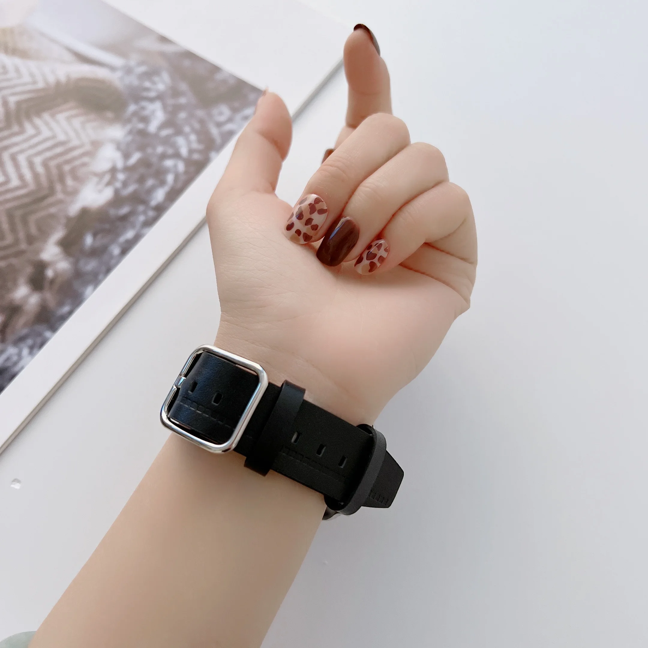 Leather strap For Apple Watch Band 45mm 41mm 44mm 40mm 42mm 38mm 49mm Breathable Bracelet Wristband For iWatch 8 7 6 5 4 SE belt